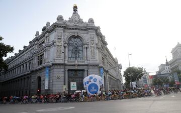 Primoz Roglic se quedó con el título en La Vuelta a España. El podio lo completó Alejandro Valverde y Tadej Pogacar. Superman López se llevó el premio de Supercombativo de la carrera y el Movistar Team de Nairo fue el mejor equipo. 