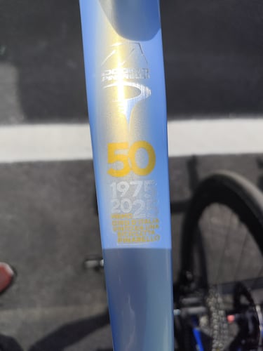 El homenaje de Ineos: 50 años de Bertoglio y el ‘pizzero’ Galdós en el Stelvio