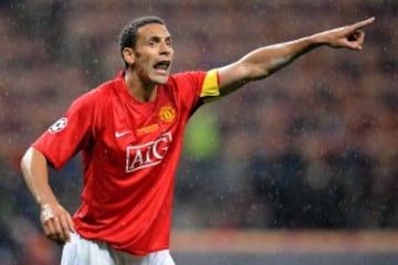 7 de noviembre: 37 años cumple el ex-defensa inglés Rio Ferdinand. Ganador de la Champions League con Manchester United, defendió a su selección en los mundiales de 1998, 2002 y 2006.