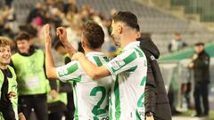 El Córdoba festeja uno de sus goles al Antequera,