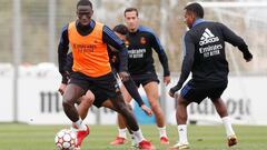 Mendy, en un lance del entrenamiento en Valdebebas.