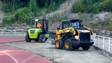 Imagen publicada por el atleta Yago Rojo de las máquinas en las obras de la pista de atletismo del CAR de Madrid