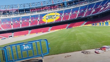 El césped llega al Camp Nou
