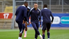 Mbappé, Thuram y Dembéle, en el entrenamiento de Francia.