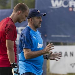 Ochotorena lleva 19 porteros en el Valencia con Jasper Cillessen