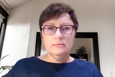 Una mujer de 62 años se opone al plan de Microsoft, descubre cómo seguir usando su PC obsoleto y comparte su truco