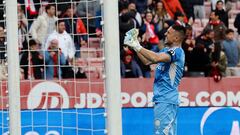 Míchel no sabe imitar a Van Gaal; Salas y Odysseas salvan al Sevilla