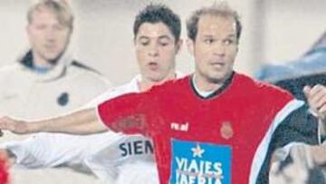 <b>EL GRIEGO SE QUEDA. </b>Angelos Basinas jugará en el centro del campo bermellón dos años más.