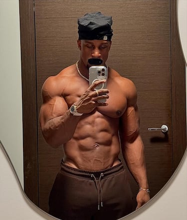 A pesar de sus condiciones físicas nunca consiguió jugar en la NFL.