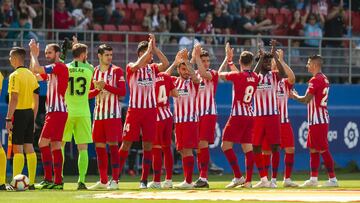 Los jugadores del Atl&eacute;tico en Eibar. 