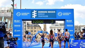 El equipo francés, tras su victoria.