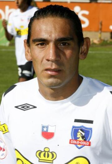 Edison Giménez, delantero paraguayo, arribó al Colo Colo de Borghi en 2007. Fue uno de los pocos fallos del proceso del 'Bichi'. En 15 partidos, marcó 3 goles. A pesar de ganar el Apertura de ese año, no siguió en el club.  Hoy juega en Deportivo Pereira de Colombia