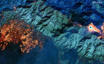 Imagen satelital infrarroja de onda corta de Maxar de edificios en llamas en Altadena, California.