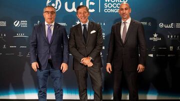Alejando Blanco (COE), Jes&uacute;s &Aacute;lvarez (TVE) y Luis Rubiales (RFEF), en World Soccer Congress.