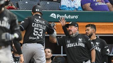 Jugadores de Mariachis durante el segundo juego contra Diablos Rojos del M&eacute;xico