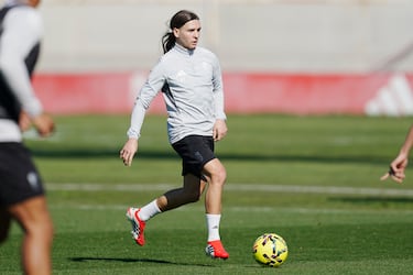 El Ceuta maneja su irritación ante un Granada impulsado por el efecto Izan