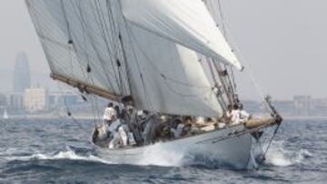 El 'Mooobeam IV' manda en la categoría de Grandes Esloras al final de la primera jornada.