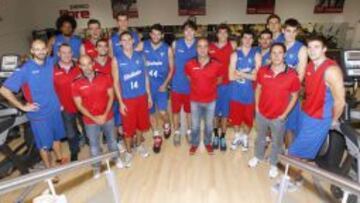 La plantilla del Estudiantes, en las instalaciones del gimnasio Altafit del Magariños.