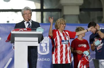 Madrid mayor Manuela Carmena received the players at the town hall