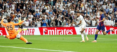 Kylian Mbappé marca el 1-0 al Barcelona. 