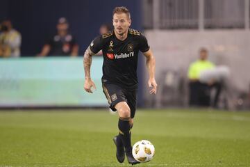 Harvey encajaría perfectamente como lateral izquierdo de este once, pues sus actuaciones con LAFC, lo ponen como uno de los mejores de su posición en la liga. 