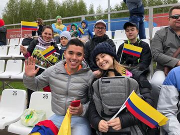 En su mayoría niños y familias rusas, junto a varios colombianos acompañaron a la Selección durante la práctica abierta al público este jueves en el estadio Sviyaga de Kazán. 