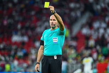 Are yellow cards wiped after the World Cup 2022 group stage?