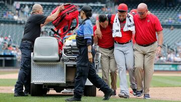 NEW YORK, NY - AUGUST 26: Kelvin Herrera #40 of the Washington Nationals is helped off the field after an injury during the ninth inning against the New York Mets at Citi Field on August 26, 2018 in the Flushing neighborhood of the Queens borough of New York City. Players are wearing special jerseys with their nicknames on them during Players&#039; Weekend.   Jim McIsaac/Getty Images/AFP
 == FOR NEWSPAPERS, INTERNET, TELCOS &amp; TELEVISION USE ONLY ==