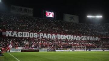 CÁNTICOS. El Atlético de Madrid será recibido en Nervión con el habitual ambiente hostil.