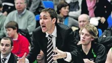 <b>DOBLE RESPONSABILIDAD. </b>Sito, que ayer fue padre, al frente del DKV.