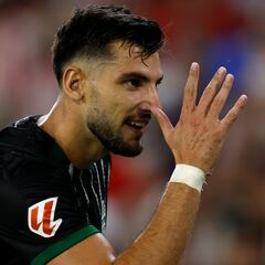 Mir bate récords y recupera la efectividad