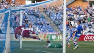 Momento en el que Xavi Torres marcó el gol que ha valido la victoria del Betis.