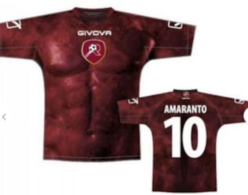 El conjunto italiano de la Reggina disputó la temporada 2012/2013.