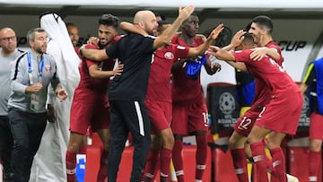 Soccer Football - AFC Asian Cup - Semi-Final - Qatar v United Arab Emirates - Mohammed bin Zayed Stadium, Abu Dhabi, United Arab Emirates - January 29, 2019   Qatar&#039;s Hamid Ismaeil celebrates scoring their fourth goal with coach Felix Sanchez Bas and