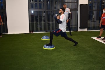 Álvaro Montero, Camilo Vargas y Aldair Quintana estuvieron haciendo trabajo físico y de reacción en el hotel donde están concentrando y esperando desde este martes comenzar los entrenamientos con el resto del grupo y Éder Chaux, último arquero convocado ante la baja de David Ospina.