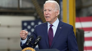 El presidente de EE. UU., Joe Biden, ofrece comentarios que destacan los beneficios del Marco de Infraestructura Bipartidista, en La Crosse Municipal Transit Utility, en La Crosse, Wisconsin, EE. UU., 29 de junio de 2021. 