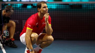 MÁLAGA, 19/11/2024.- El tenista Rafa Nadal durante el homenaje que ha recibido a la finalización del último encuentro de Copa Davis que han disputado España y Paises Bajos correspondiente a los cuartos de final de la Copa Davis hoy martes en el pabellón Martín Carpena de Málaga. EFE / Jorge Zapata.