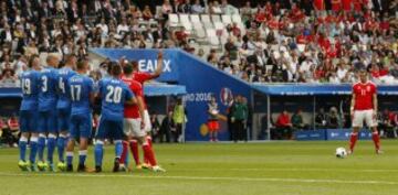 Gol 1-0 de Bale de falta directa en el 10'.