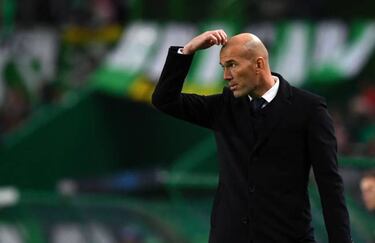 Benzema pops up to see Madrid through to last 16