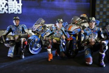 Los pilotos españoles Esteve 'Tito' Rabat y Alex Márquez, que correrán en Moto 2, y el británico Scott Redding , que seguirá en MotoGP, durante la presentación del equipo motociclista de Estrella Galicia 0,0