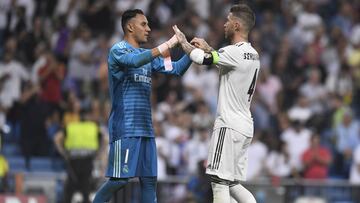 Keylor Navas y Sergio Ramos se saludan en su partido con el Real Madrid en septiembre de 2018.