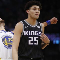 Curry (42) doblega a los Kings y es el 4ª triplista de la historia