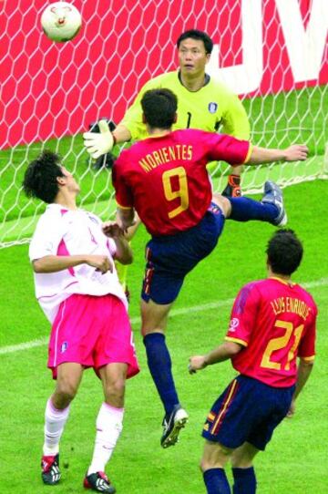 22/06/02 Mundial de Japón y Corea 2002. Cuartos de final, partido Corea-España.
Gol de oro de Morientes también anulado porque el balón, supuestamente, traspasó la línea de fondo.