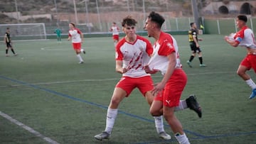 El Almer¨ªa blinda a una de las perlas de su cantera