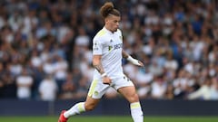 Manchester United target Kalvin Phillips "belongs at Leeds" says Bielsa