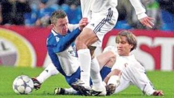 <b>TOCADO. </b>Mario Silva lesionó a Figo en su tobillo derecho.