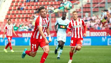 Gallar suple su falta de pegada con asistencias