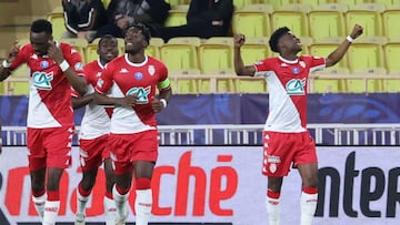 Monaco&#039;s French midfielder Aurelien Tchouameni (R) celebrates after scoring his team&#039;s first goal during the French Cup quarter-final football match between AS Monaco and Amiens SC at the &quot;Louis II Stadium&quot; in Monaco on February 8, 202