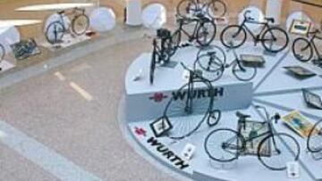 <b>LA HISTORIA DE LA BICI. </b>Esta panorámica recoge las bicicletas coleccionadas por Martín Bahamontes.
