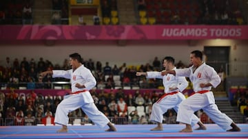 Oro para el equipo peruano de kata masculino